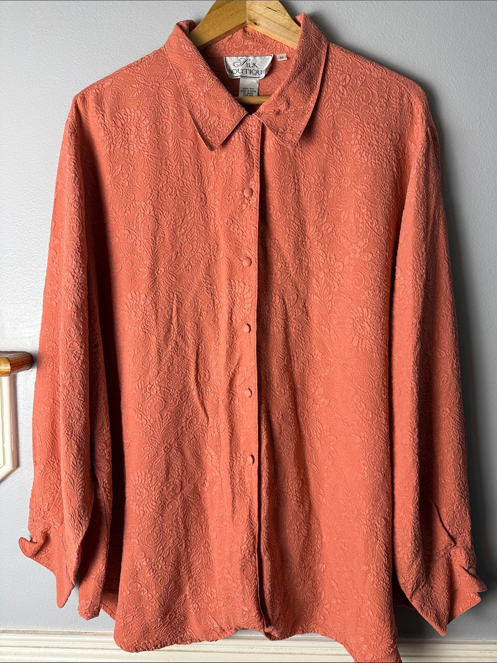 Vintage Women's Textured Button-Up Shirt in Terracotta 100% silk